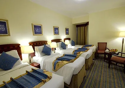 4 single bed and Dinnig table