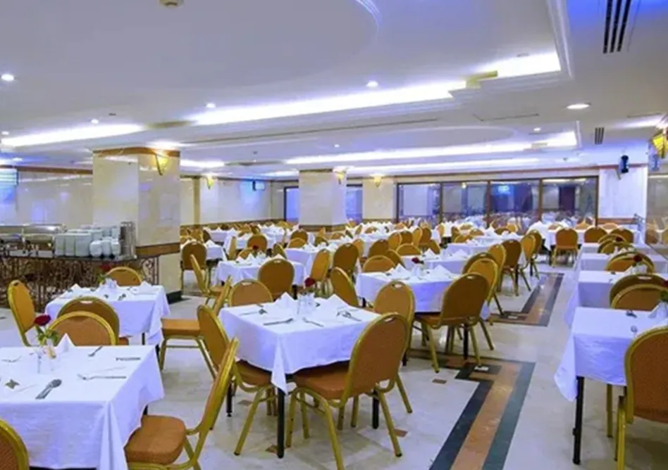 /media/umrah-images/dining-area%20%282%29.webp