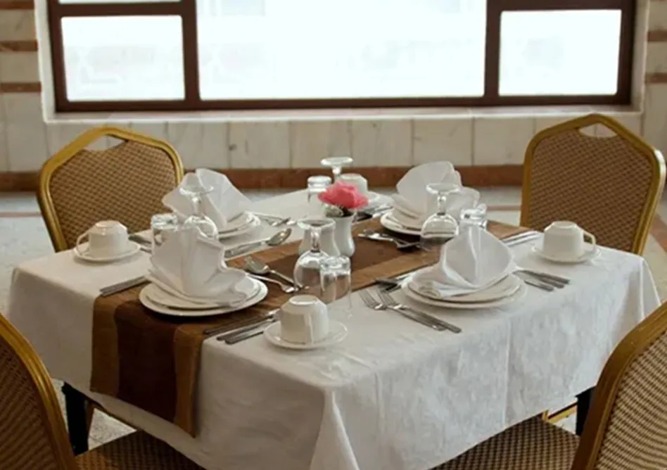/media/umrah-images/dining-area%20%283%29.webp