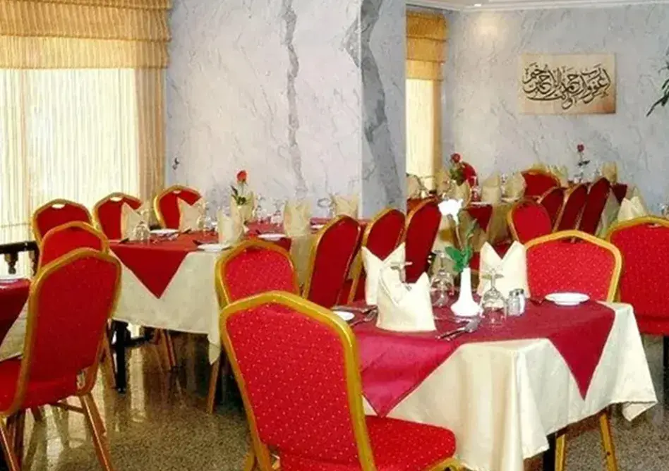 /media/umrah-images/dining-area%20%284%29.webp