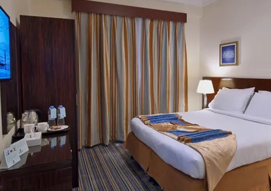 /media/umrah-images/double-bedroom%20%281%29.webp