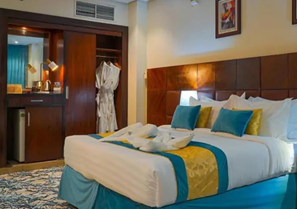 /media/umrah-images/double-bedroom.webp