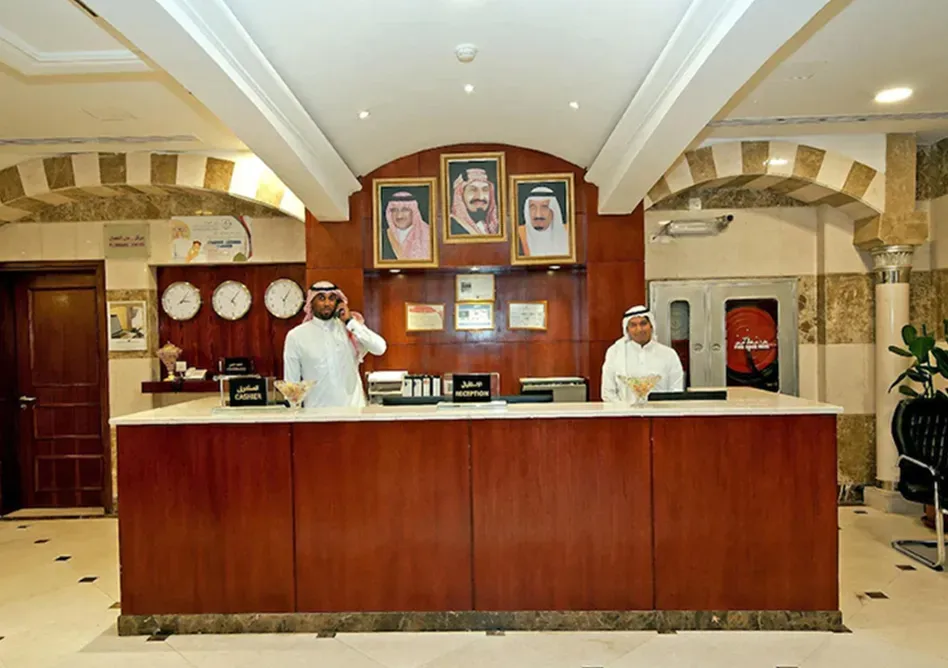 /media/umrah-images/front-office%20%282%29.webp