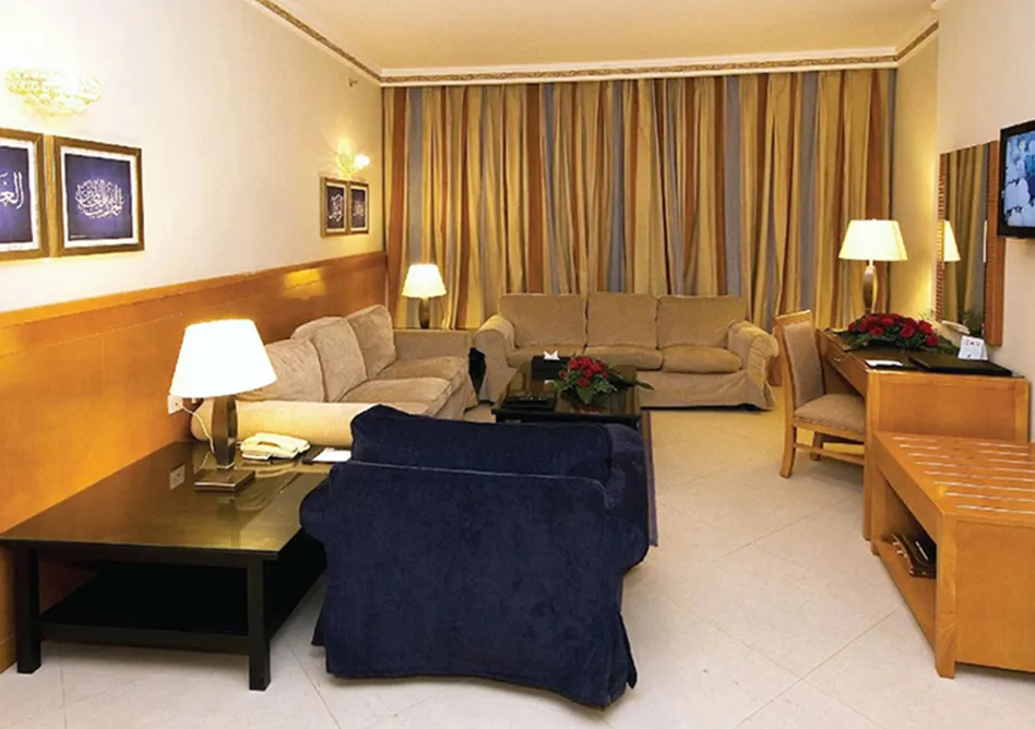 /media/umrah-images/lobby-area%20%281%29.webp