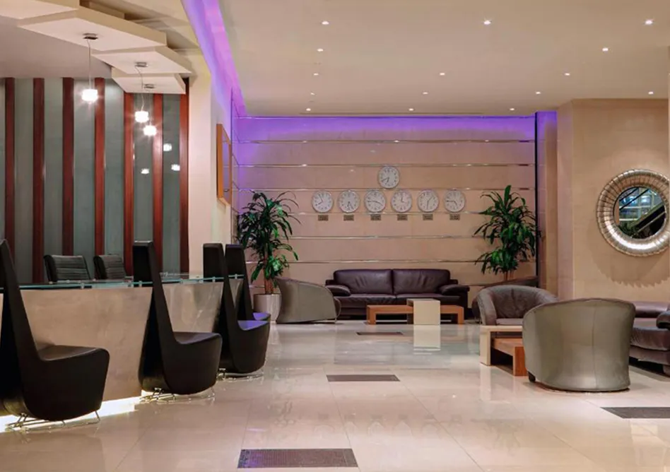 /media/umrah-images/lobby-area%20%2817%29.webp