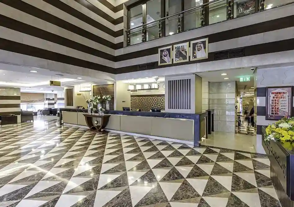 /media/umrah-images/lobby-area%20%288%29.webp