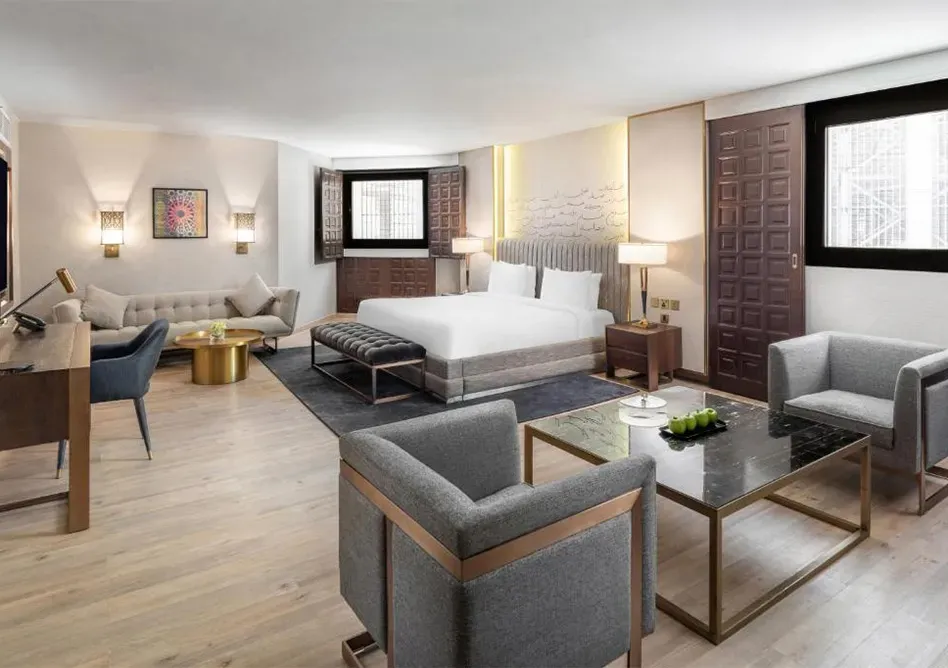 /media/umrah-images/room-view-with-double-bed.webp