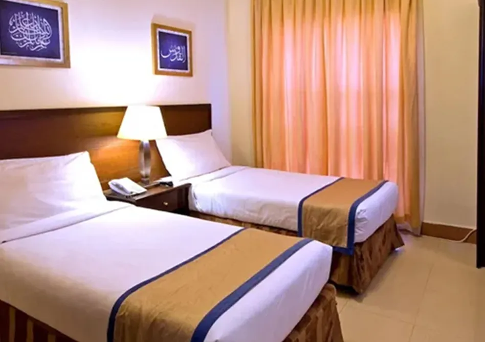 /media/umrah-images/room-with-2-single-bed.webp