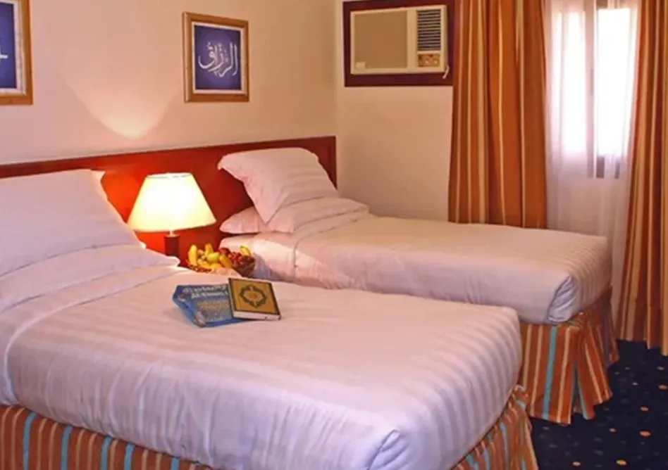 /media/umrah-images/room-with-2-single-beds.webp