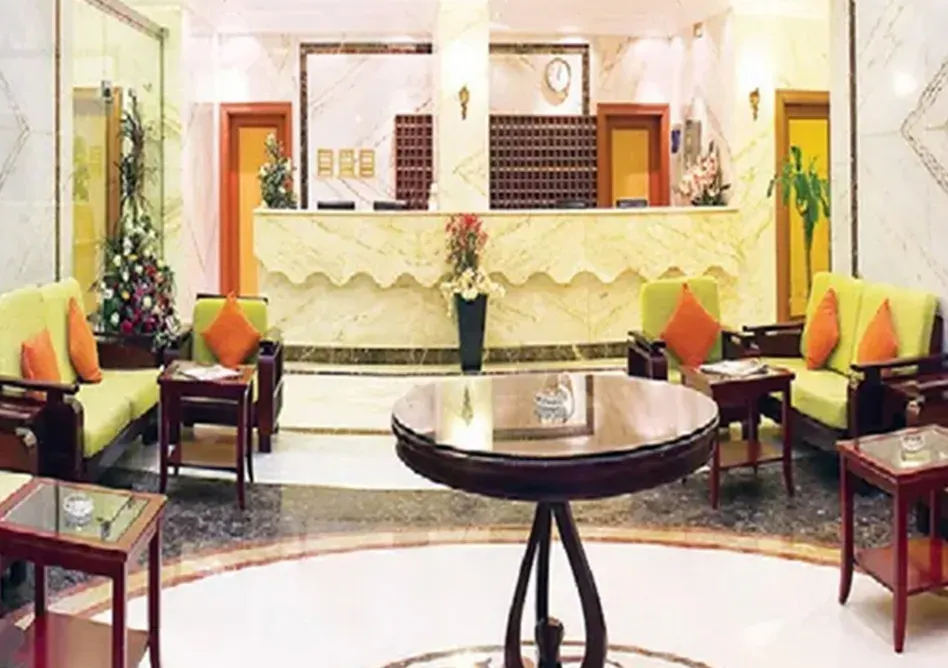 /media/umrah-images/sitting-area%20%281%29.webp