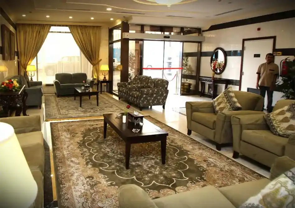 /media/umrah-images/sitting-area%20%2829%29.webp