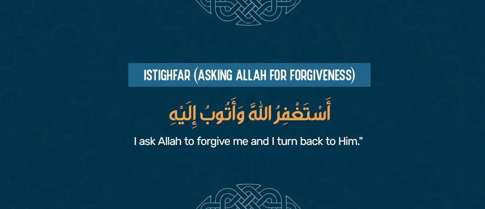 Muslim reciting Istighfar during Tawaf, asking Allah for forgiveness as part of Tawaf dua